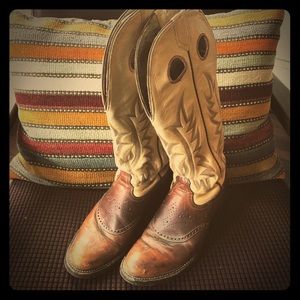 Vintage Tony Lama ladies cowboy boots. Rare.